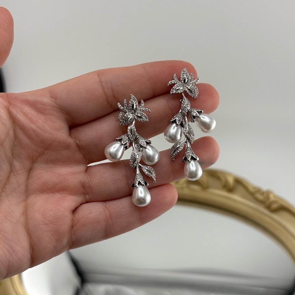 Elegant Pearl Drop Earrings with Cubic Zirconia ✨ - Picture 11 of 13